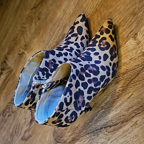 Journee Collection | Size 7 | Demmi Ankle Bootie - Picture 3 of 14